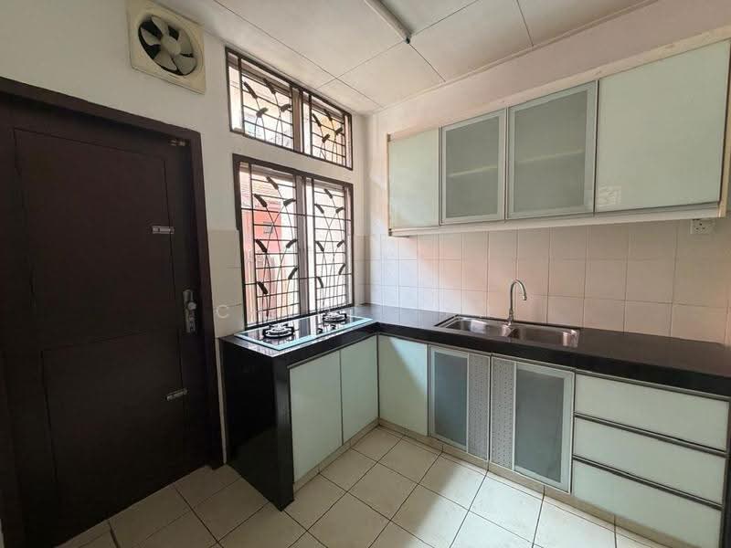 Rumah Teres 2-Tingkat untuk Disewa di Kota Kemuning (Shah Alam) - Chloe Tan - Kitchen - PropertyGuru.com.my