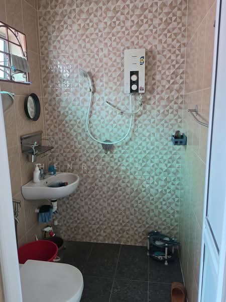 2-storey Terraced House for Sale in Taman Sri Endah (Sri Petaling) - Henry Chiah - Bathroom - PropertyGuru.com.my