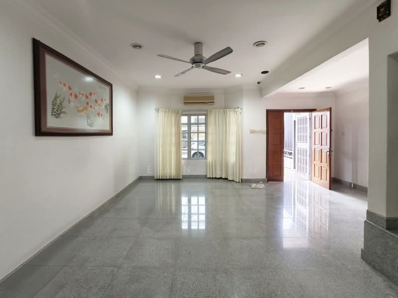 Rumah Teres 2 Tingkat untuk Dijual di Taman Bukit Idaman (Selayang) - Sean Lim - Living Room - PropertyGuru.com.my