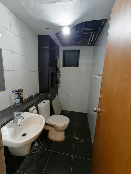 Service Residence for Sale at Sky Gardens Residences - Alexius Lim - Bathroom - PropertyGuru.com.my