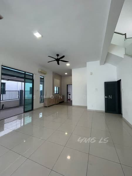Rumah Kluster untuk Dijual di Canary Garden (Klang) - Desmond Chan - Living Room - PropertyGuru.com.my