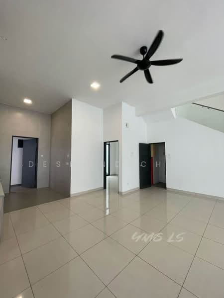 Rumah Kluster untuk Dijual di Canary Garden (Klang) - Desmond Chan - Living Room - PropertyGuru.com.my