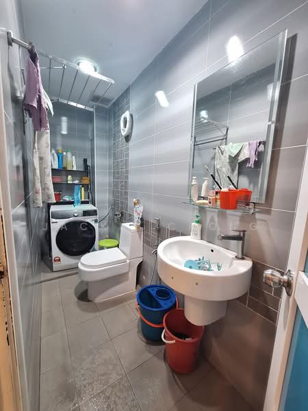 Rumah Teres 2 Tingkat untuk Dijual di Taman United (Jalan Klang Lama (Old Klang Road)) - Jackie Chong - Bathroom - PropertyGuru.com.my