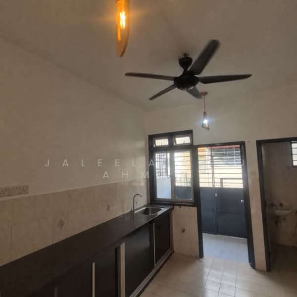 Semi-Detached House for Rent in Setia Impian (Setia Alam) - Jaleela Banu Ahmad - Kitchen - PropertyGuru.com.my