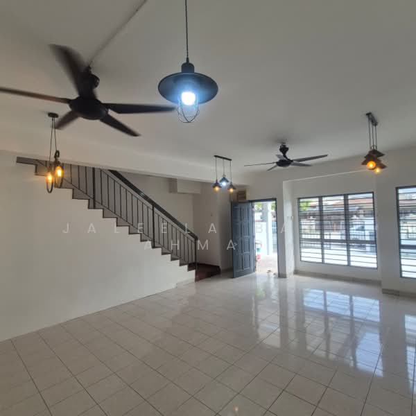 Semi-Detached House for Rent in Setia Impian (Setia Alam) - Jaleela Banu Ahmad - Living Room - PropertyGuru.com.my