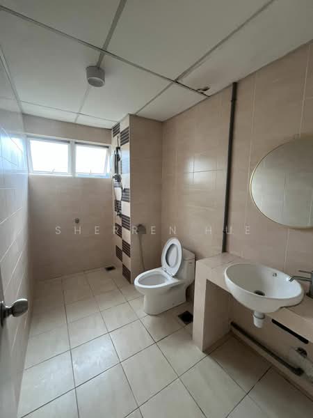 Condominium for Sale at Cova Suites - Sherren Hue - Master Bathroom - PropertyGuru.com.my