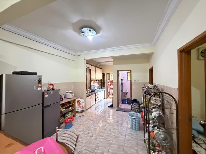 Townhouse for Sale in Rawang (Selangor) - Katherine Leong - Kitchen - PropertyGuru.com.my