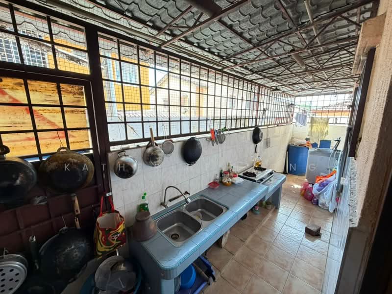 Townhouse for Sale in Rawang (Selangor) - Katherine Leong - Kitchen - PropertyGuru.com.my