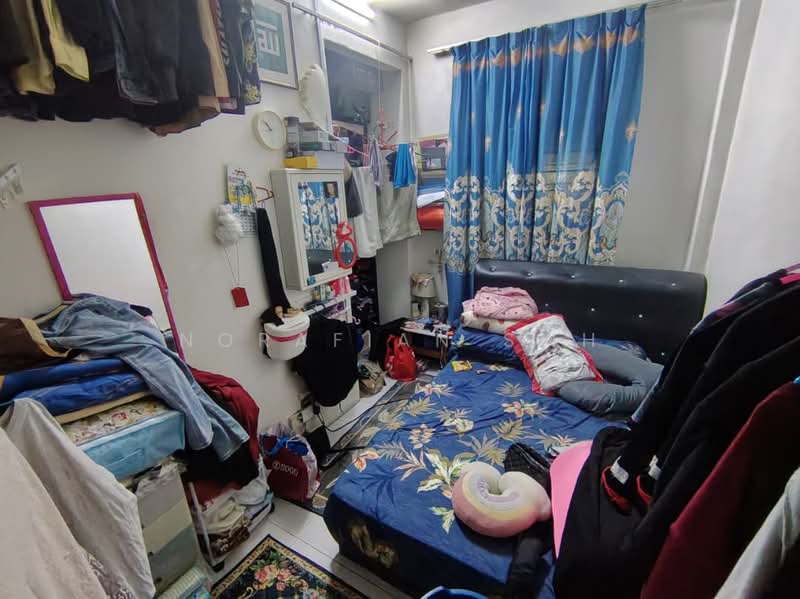 Flat for Sale at Taman Dahlia (Bandar Baru Salak Tinggi) - Norafian SMH - Bedroom - PropertyGuru.com.my