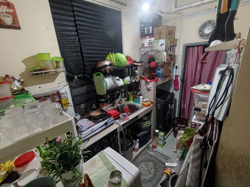 Flat for Sale at Taman Dahlia (Bandar Baru Salak Tinggi) - Norafian SMH - Kitchen - PropertyGuru.com.my