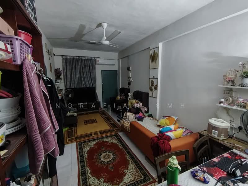 Flat for Sale at Taman Dahlia (Bandar Baru Salak Tinggi) - Norafian SMH - Living Room - PropertyGuru.com.my