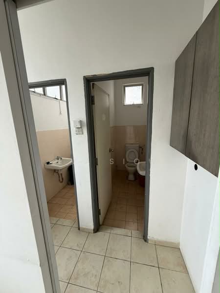 Kilang untuk Disewa di Taman Perindustrian Senai (Senai) - Eva Siow - Bathroom - PropertyGuru.com.my