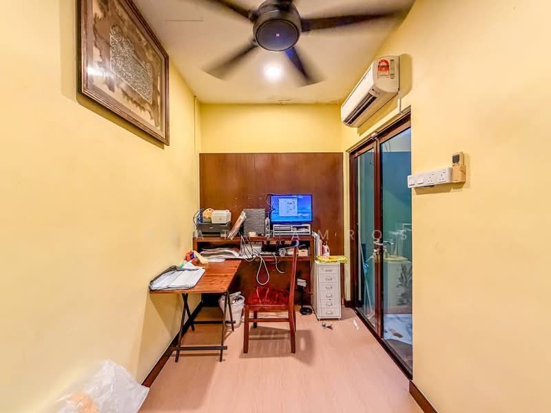 Bungalow for Sale in Bukit Rahman Putra (Sungai Buloh) - Izzat Zamros - PropertyGuru.com.my