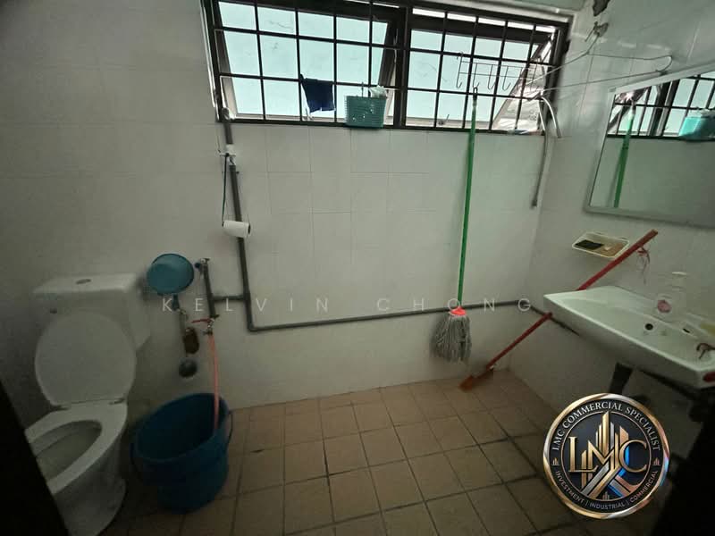 Factory for Rent in Kawasan Perindustrian Sri Rapat (Ipoh) - Kelvin Chong - Bathroom - PropertyGuru.com.my