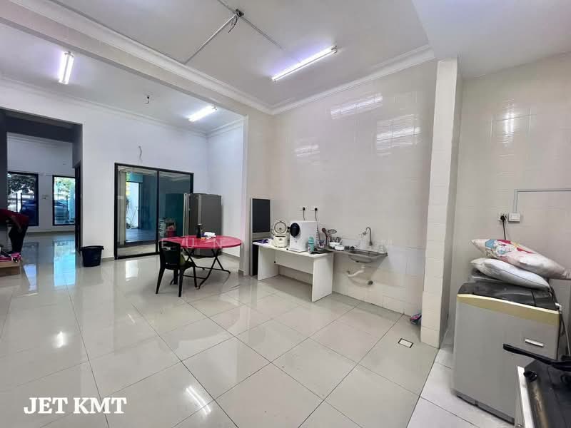 2.5-storey Terraced House for Sale in Bukit Raja (Selangor) - Eunice Lim - Kitchen - PropertyGuru.com.my