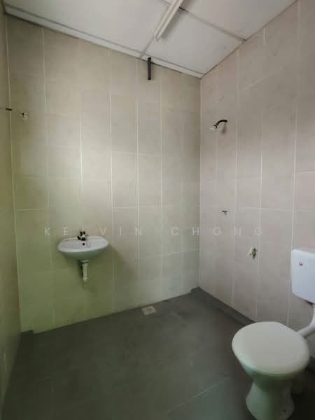 Factory for Rent in Bercham (Ipoh) - Kelvin Chong - Bathroom - PropertyGuru.com.my