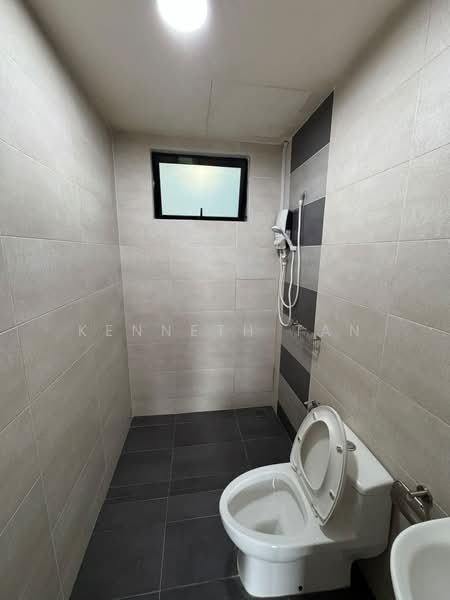 Servis Apartment untuk Dijual di Molek Regency - Kenneth Tan - Bathroom - PropertyGuru.com.my