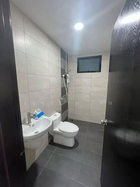 Servis Apartment untuk Dijual di Molek Regency - Kenneth Tan - Bathroom - PropertyGuru.com.my