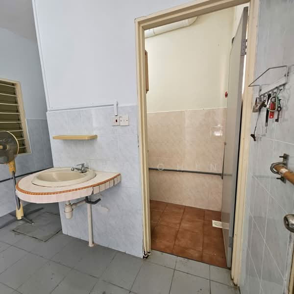 Rumah Teres 2 Tingkat untuk Dijual di Taman Melawati (Ulu Kelang) - Alan Chin - Bathroom - PropertyGuru.com.my