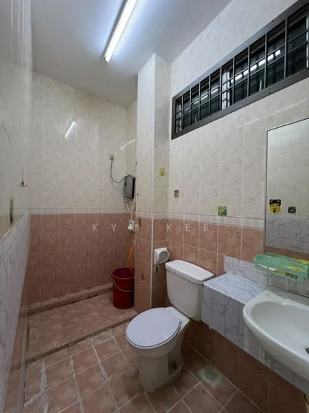 Rumah Teres 2 Tingkat untuk Disewa di Johor Bahru (Johor) - Kym Kee - Bathroom - PropertyGuru.com.my