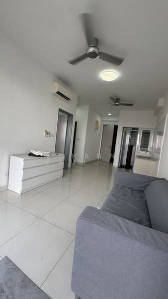 Servis Apartment untuk Dijual di Pinnacle Sri Petaling - Johann Paul Gregory - Living Room - PropertyGuru.com.my