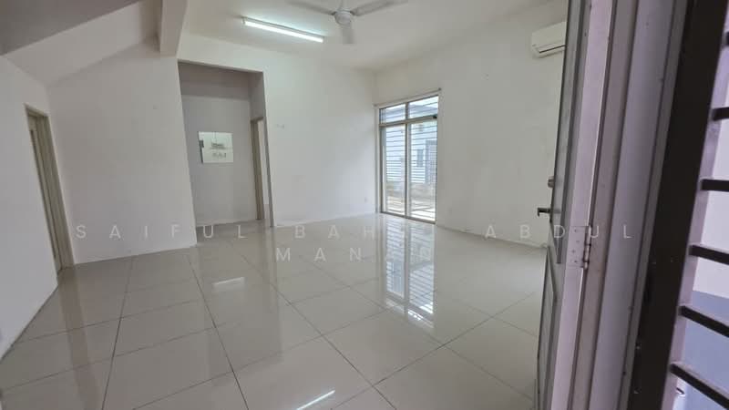 Rumah Kluster untuk Dijual di Bandar Saujana Putra (Tanjong Duabelas) - Saiful Bahri Abdul Manan - Living Room - PropertyGuru.com.my