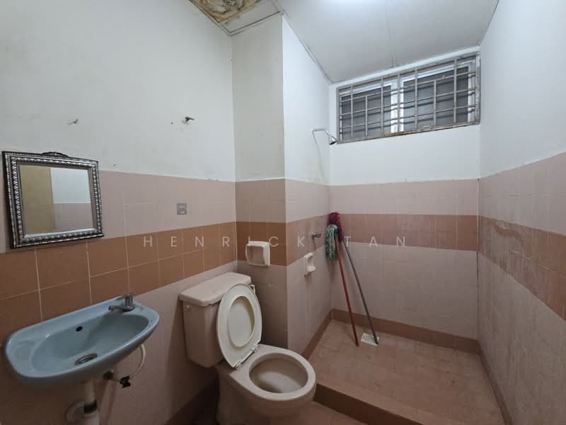 Kondominium untuk Disewa di Bukit OUG Condominiums - Henrick Tan - Bathroom - PropertyGuru.com.my