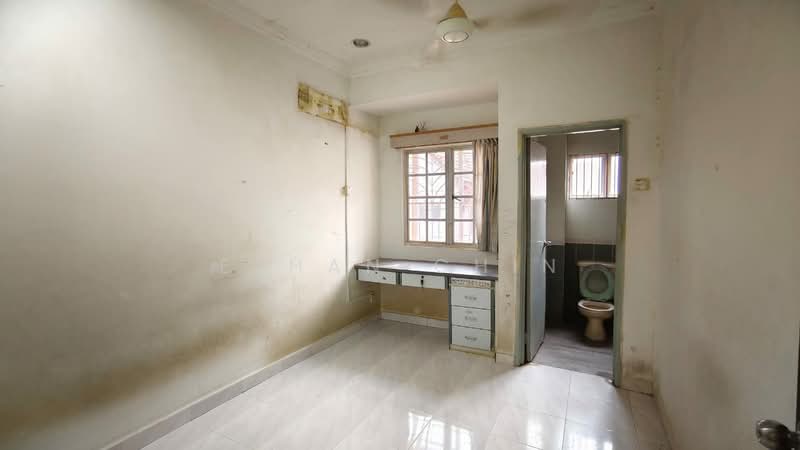 Rumah Teres untuk Dijual di Bukit Rahman Putra (Sungai Buloh) - Ethan Chin - Study - PropertyGuru.com.my