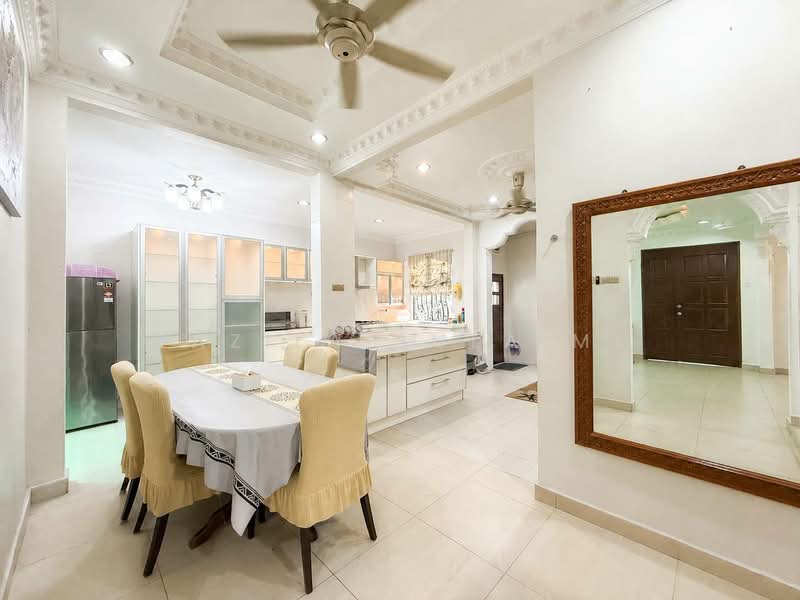 Semi-Detached House for Sale in D'Kayangan (Shah Alam) - Yazila Sulaimi - Kitchen - PropertyGuru.com.my