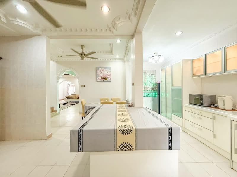Semi-Detached House for Sale in D'Kayangan (Shah Alam) - Yazila Sulaimi - Kitchen - PropertyGuru.com.my