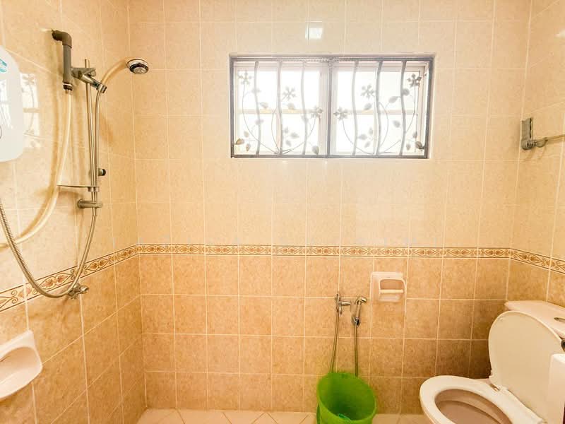 Semi-Detached House for Sale in D'Kayangan (Shah Alam) - Yazila Sulaimi - Bathroom - PropertyGuru.com.my