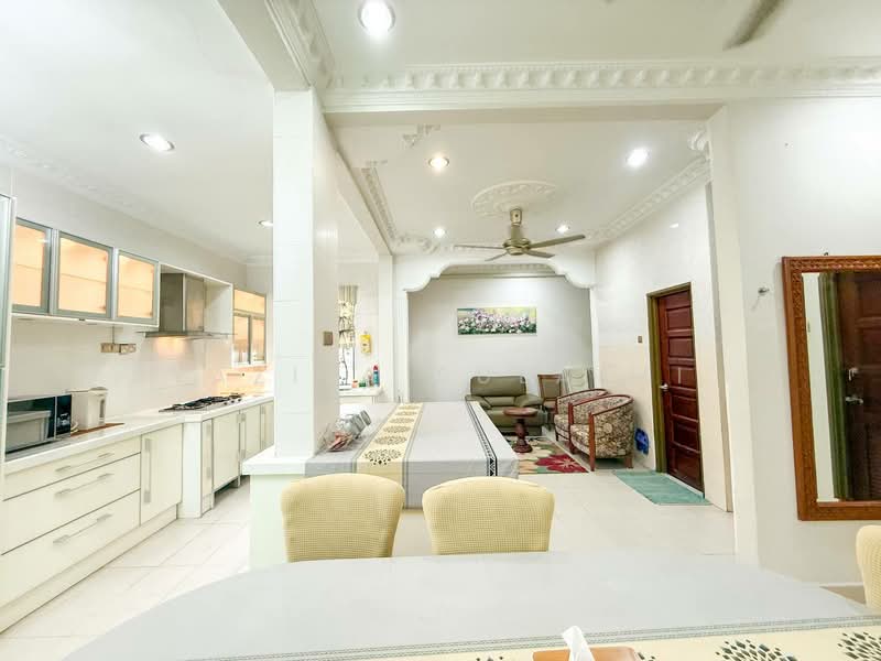 Semi-Detached House for Sale in D'Kayangan (Shah Alam) - Yazila Sulaimi - Kitchen - PropertyGuru.com.my