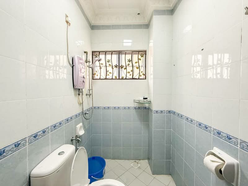 Semi-Detached House for Sale in D'Kayangan (Shah Alam) - Yazila Sulaimi - Bathroom - PropertyGuru.com.my