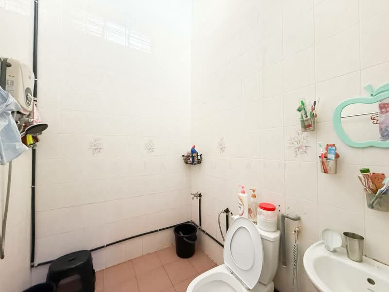 Rumah Teres 2 Tingkat untuk Dijual di Klang (Selangor) - Yazila Sulaimi - Bathroom - PropertyGuru.com.my