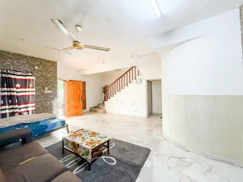 Rumah Teres 2 Tingkat untuk Dijual di Klang (Selangor) - Yazila Sulaimi - Living Room - PropertyGuru.com.my