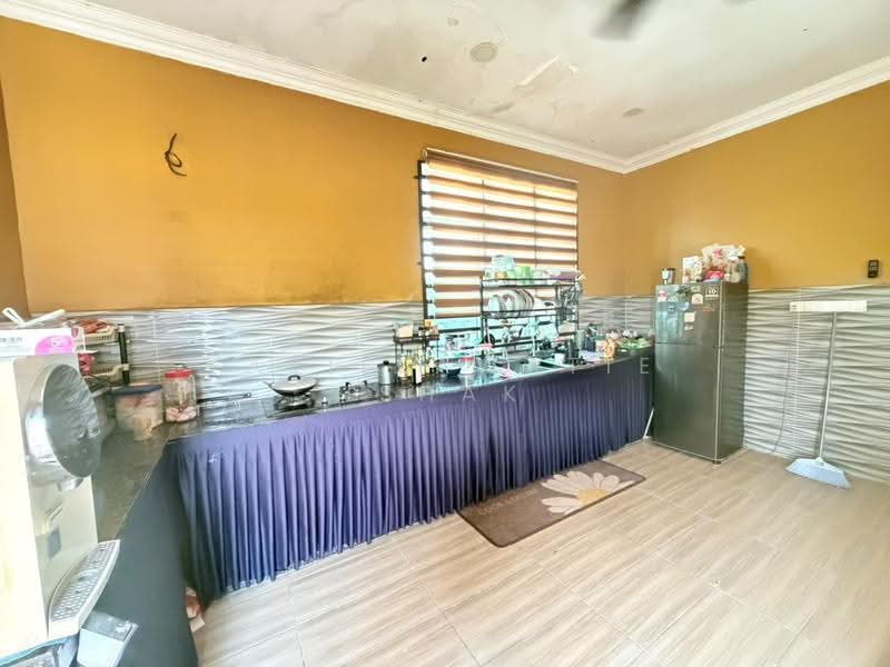 Semi-Detached House for Sale in Pekan (Pahang) - Fazielawatie Ishak - Kitchen - PropertyGuru.com.my