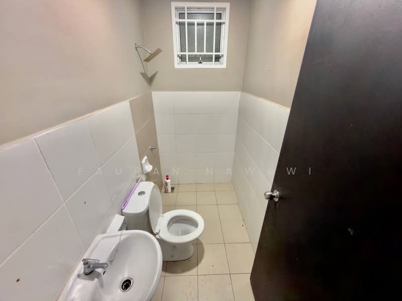 Pangsapuri untuk Dijual di Azaria - Fauran Nawawi - Bathroom - PropertyGuru.com.my
