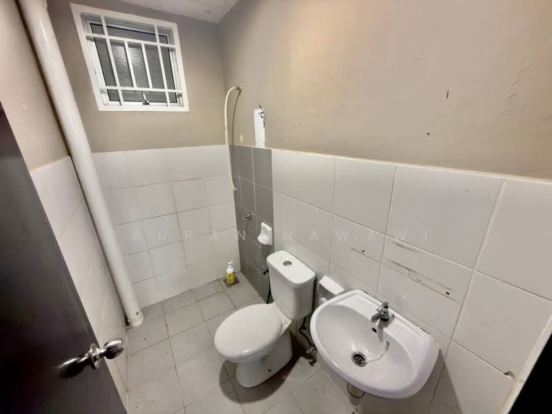 Pangsapuri untuk Dijual di Azaria - Fauran Nawawi - Bathroom - PropertyGuru.com.my