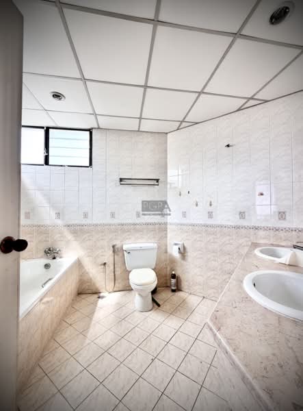 Kondominium untuk Dijual di Sri Pangkor Condominium - Cheryl Chng - Bathroom - PropertyGuru.com.my