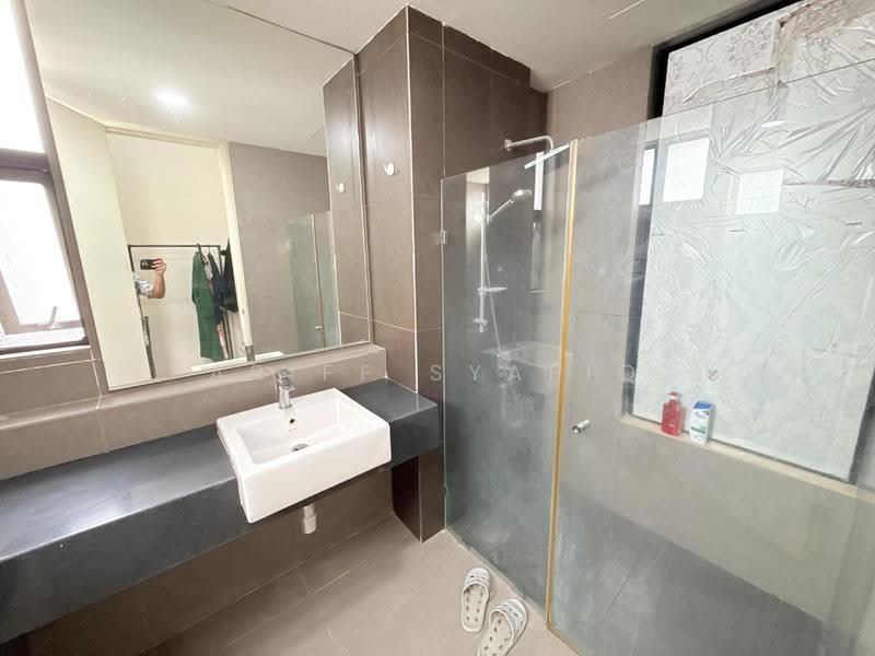 Kediaman Servis untuk Dijual di MKH Boulevard - Ariff Syafiq - Bathroom - PropertyGuru.com.my