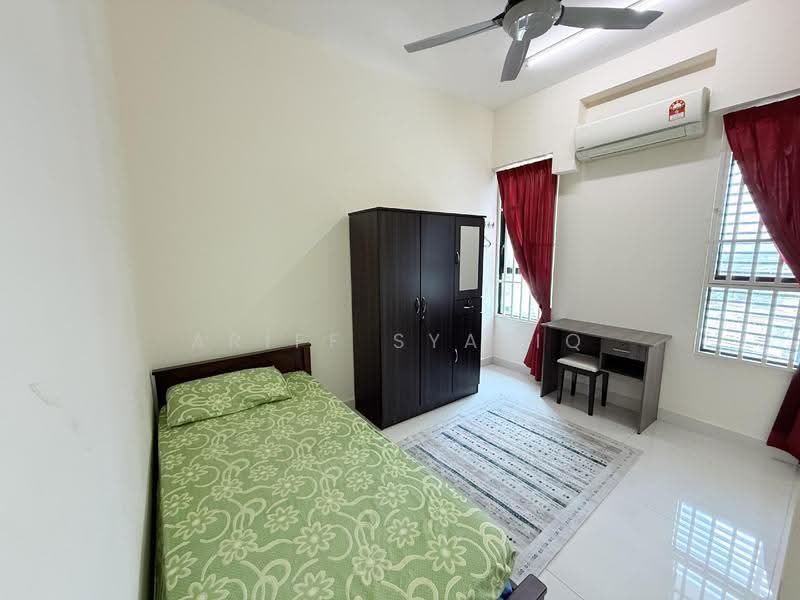 Kediaman Servis untuk Dijual di MKH Boulevard - Ariff Syafiq - Bedroom - PropertyGuru.com.my