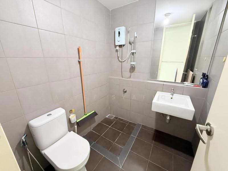Kediaman Servis untuk Dijual di MKH Boulevard - Ariff Syafiq - Bathroom - PropertyGuru.com.my