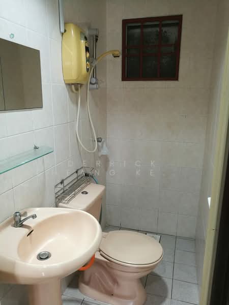Apartment for Sale at Pandan Court - Derrick Cheang Keat Xiung - Bathroom - PropertyGuru.com.my