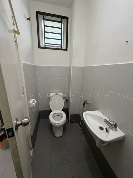 Rumah Teres 2 Tingkat untuk Disewa di Skudai (Johor) - Hong Charng Lee - Bathroom - PropertyGuru.com.my