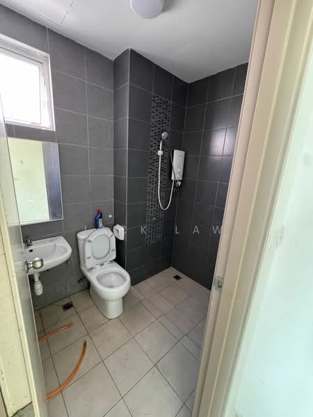 Kondominium untuk Dijual di Solaria Residences - Jack Law - Bathroom - PropertyGuru.com.my