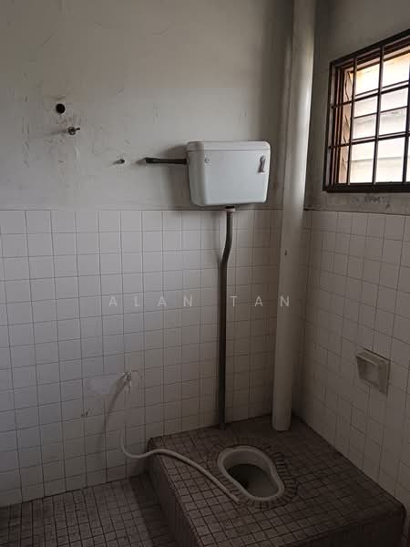 Terrace Factory for Rent in Bandar Bukit Beruntung (Bukit Beruntung) - Alan Tan - Bathroom - PropertyGuru.com.my