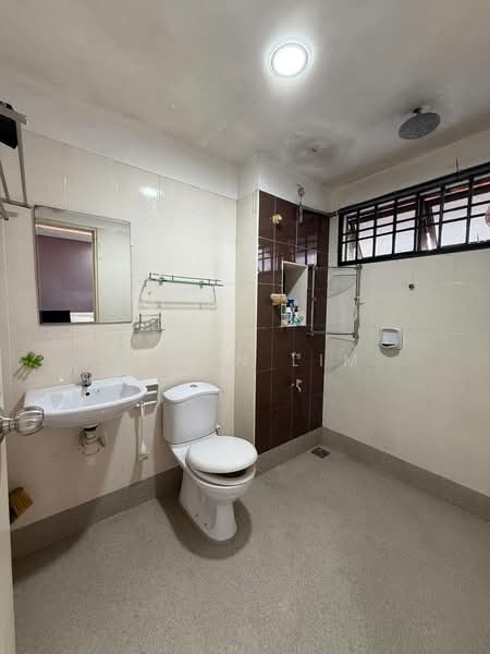 Rumah Teres 2 Tingkat untuk Dijual di Bandar Dato Onn (Tebrau) - Robin Lim - Bathroom - PropertyGuru.com.my
