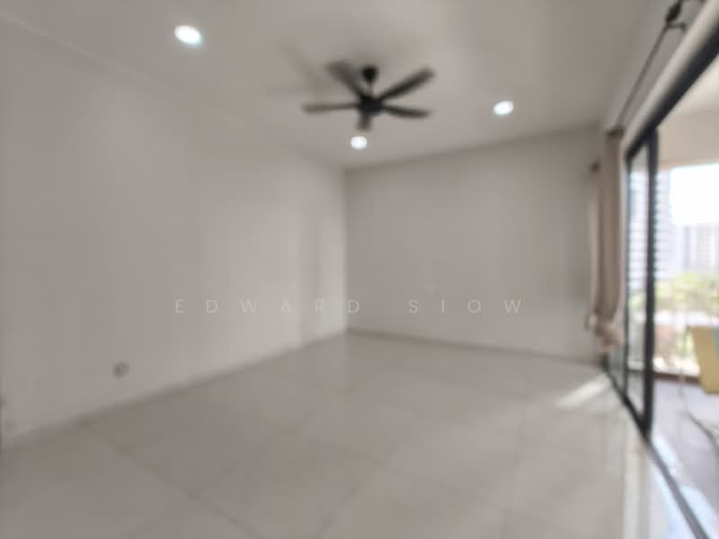 Kondominium untuk Dijual di Royal Strand @ Country Garden Danga Bay - Edward Siow - Living Room - PropertyGuru.com.my