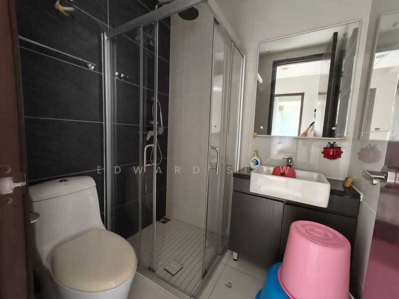Kondominium untuk Dijual di Royal Strand @ Country Garden Danga Bay - Edward Siow - Bathroom - PropertyGuru.com.my