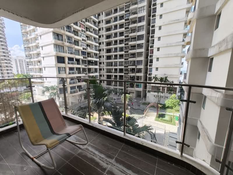 Kondominium untuk Dijual di Royal Strand @ Country Garden Danga Bay - Edward Siow - Balcony - PropertyGuru.com.my